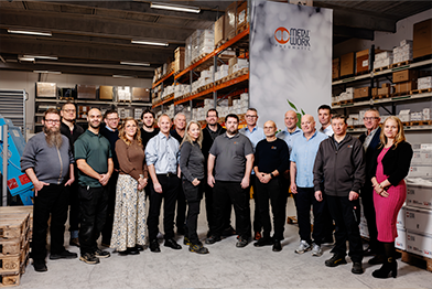 Slider af folk, der arbejder inden for metalarbejde